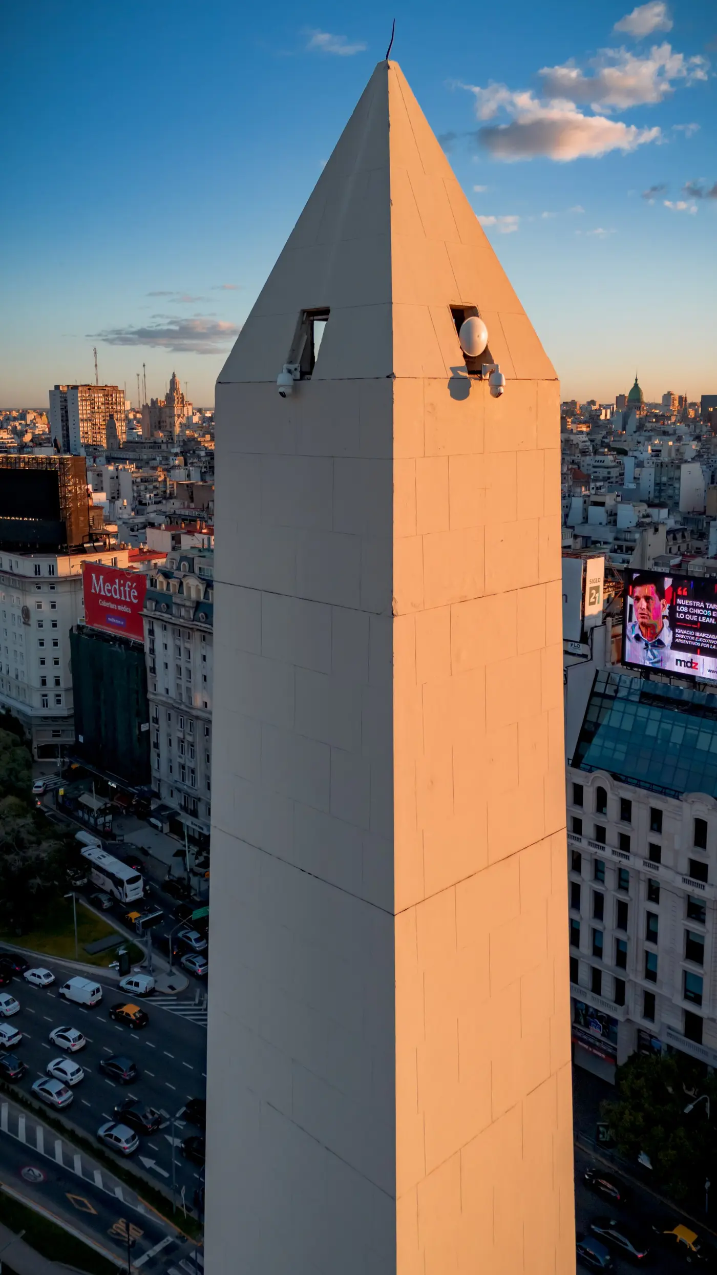 Obelisco de Buenos Aires visto da Avenida 9 de Julio