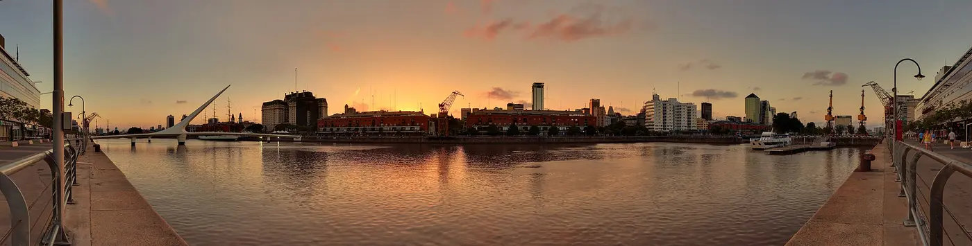 Puerto Madero em Buenos Aires ao entardecer