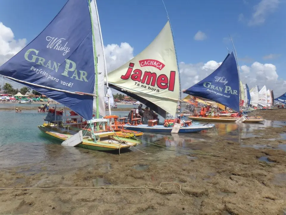 Jangadas coloridas na praia de Porto de Galinhas